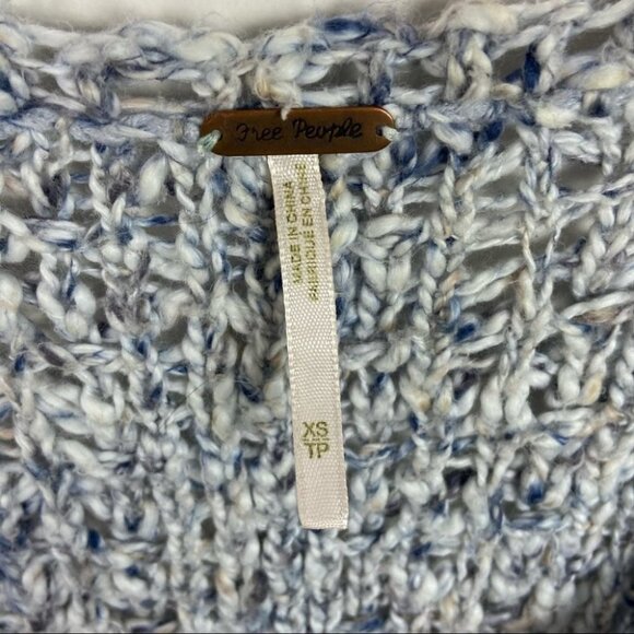 Free People Crochet Knit Boho Sweater Oversized Blue Grey Size XS Scoop Neck Top - Picture 2 of 12
